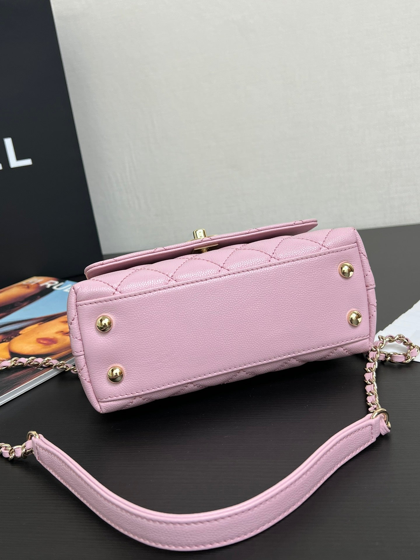 ココハンドルフラップバッグ 19cm ピンクグレインカーフスキン ゴールド金具