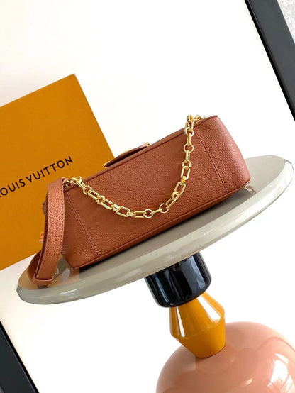 DAUPHINE SOFT MM 24 EN CUIR DE VEAU COGNAC, QUINCAILLERIE DORÉ