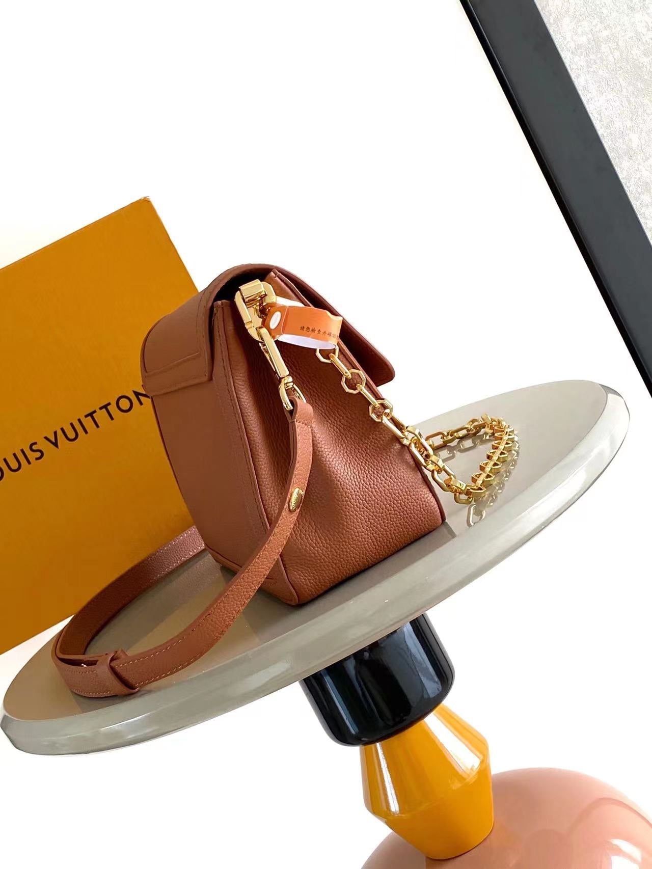 DAUPHINE SOFT MM 24 EN CUIR DE VEAU COGNAC, QUINCAILLERIE DORÉ