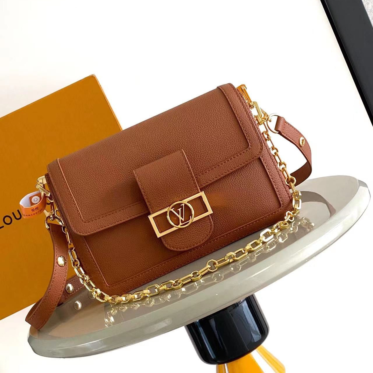 DAUPHINE SOFT MM 24 EN CUIR DE VEAU COGNAC, QUINCAILLERIE DORÉ