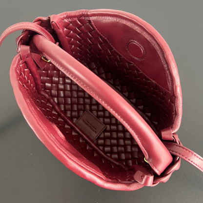 Petit sac à main BV Cobble Top Handle 23 cm en cuir d'agneau rouge foncé