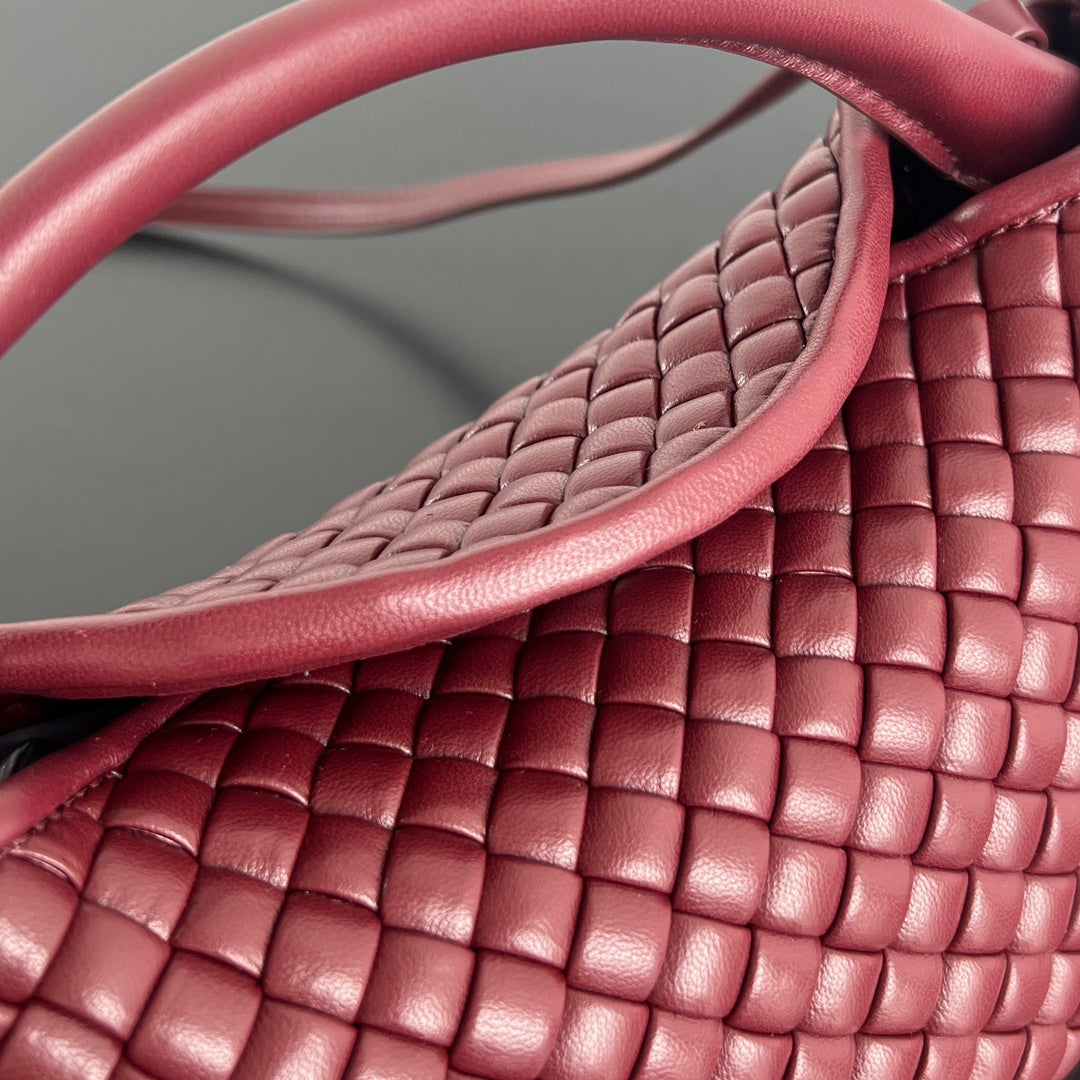 Petit sac à main BV Cobble Top Handle 23 cm en cuir d'agneau rouge foncé