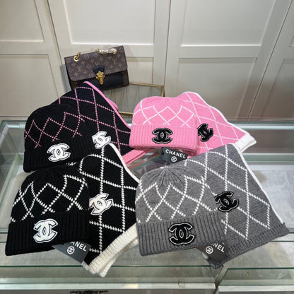 ENSEMBLE BONNET ET ÉCHARPE EN LAINE NOIRE ET ROSE VIF 422596 