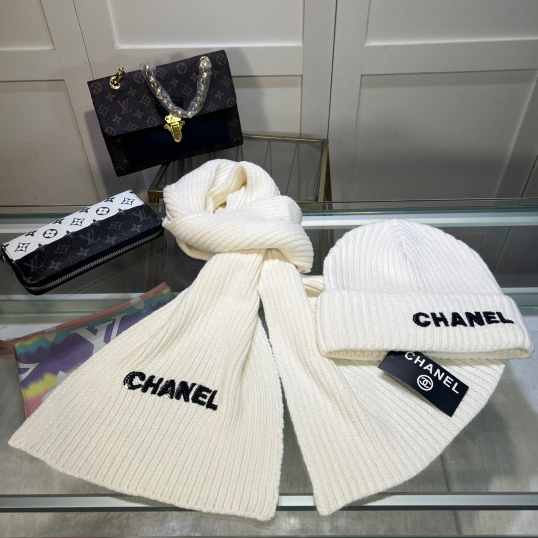 ENSEMBLE BONNET ET ÉCHARPE EN LAINE BLANCHE 422599 