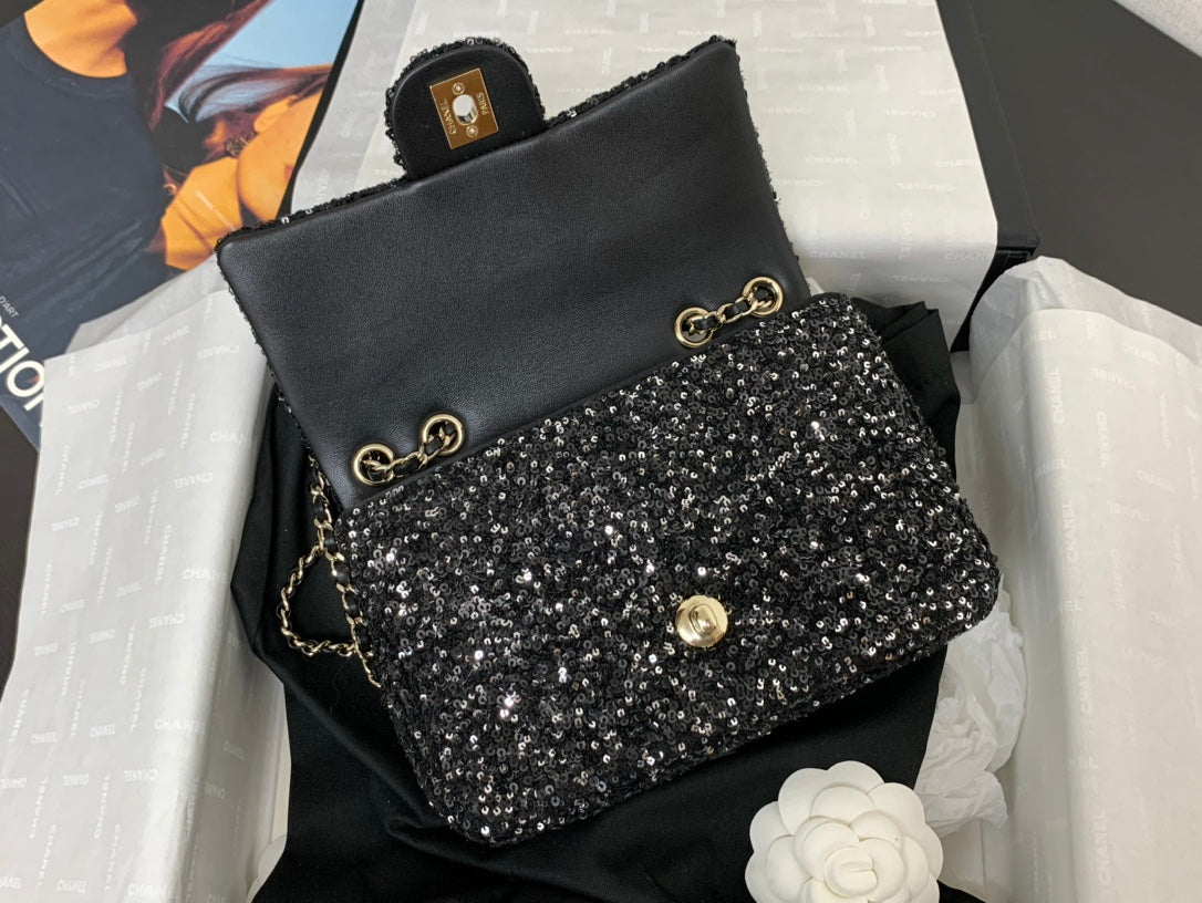 Sac à rabat 25C 20 cm en cuir de veau noir à pois et paillettes argentées