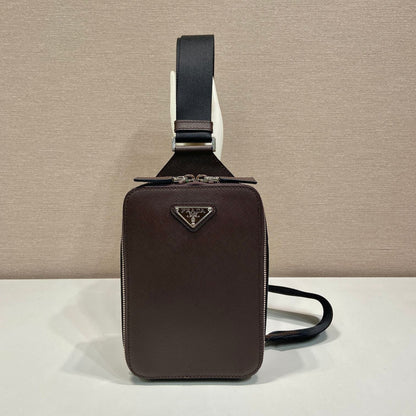 SAC DE POITRINE 20 EN CUIR SAFFIANO CHOCOLAT