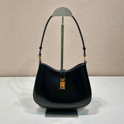 SAC À BANDOULIÈRE CLEO 22 EN CUIR D'AGNEAU BROSSÉ NOIR AVEC FERMOIR