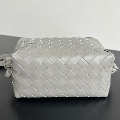 BV Loop Top Handle 19cm Grey Lambskin