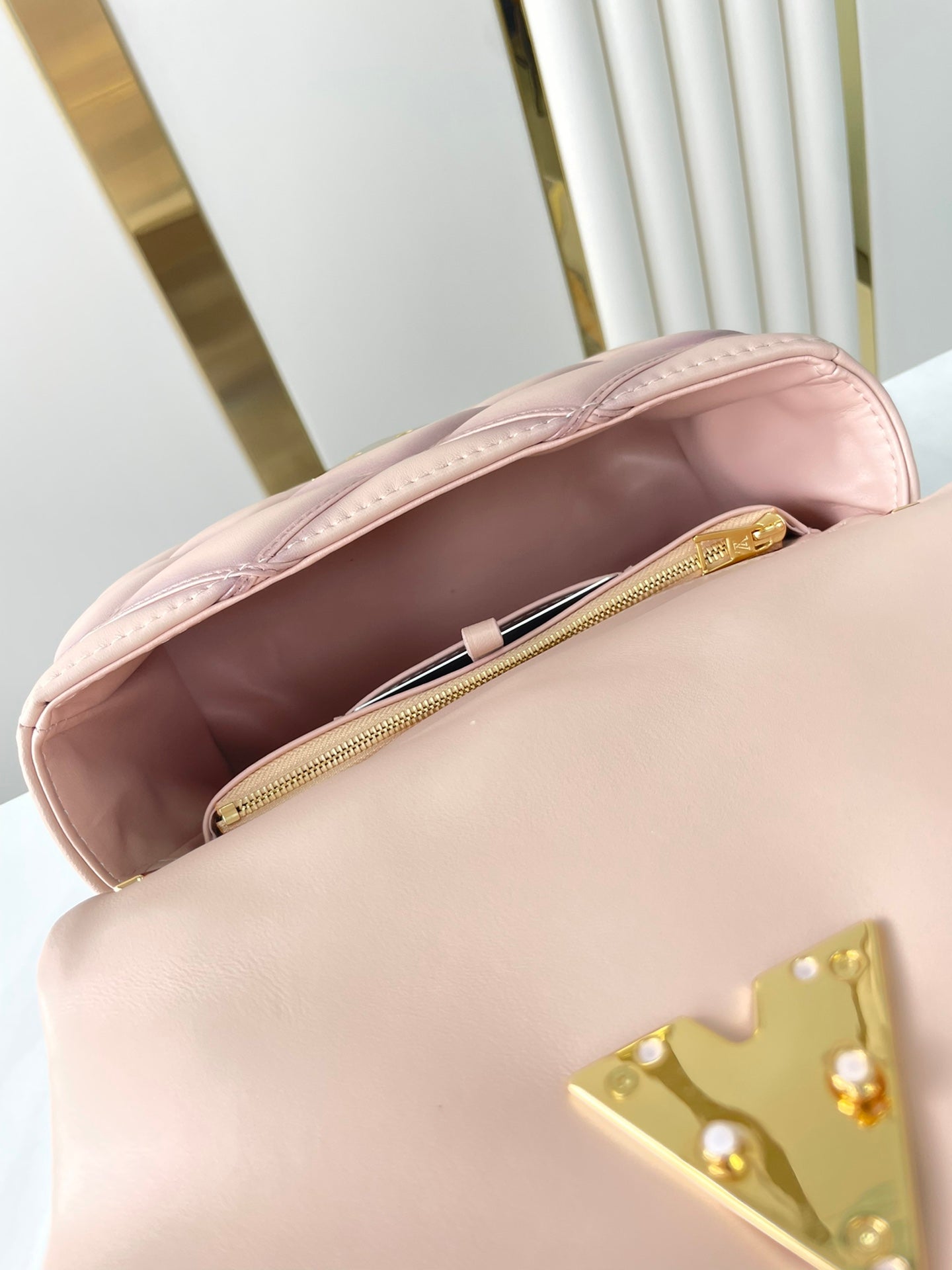 GO-14 MM 23 PO PEAU D'AGNEAU MATELASSÉE ROSE CLAIR QUINCAILLERIE DORÉ