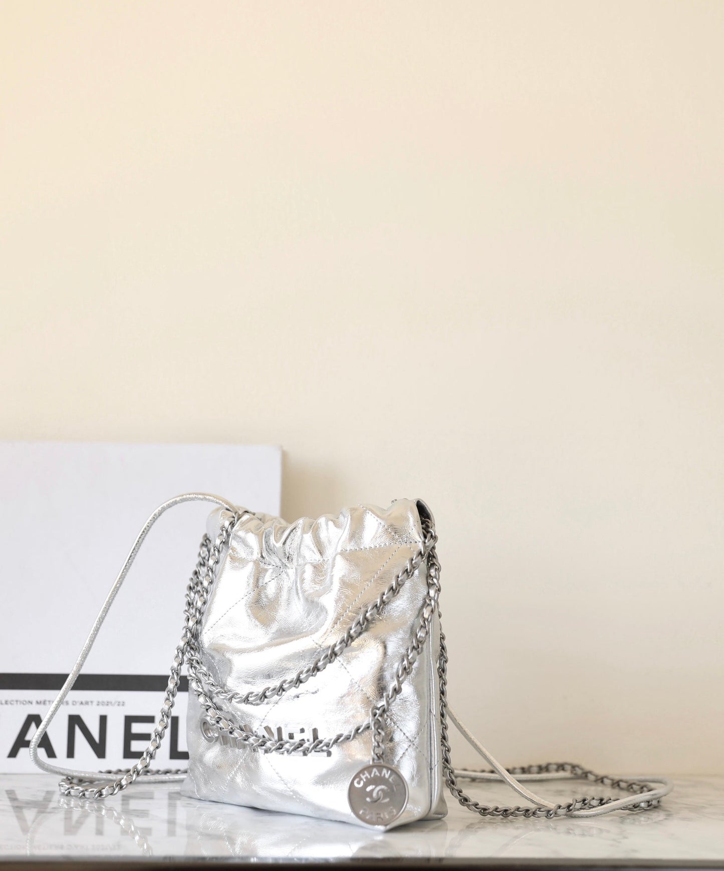 Sac Hobo 22 25C 19 cm en cuir d'agneau métallisé argenté