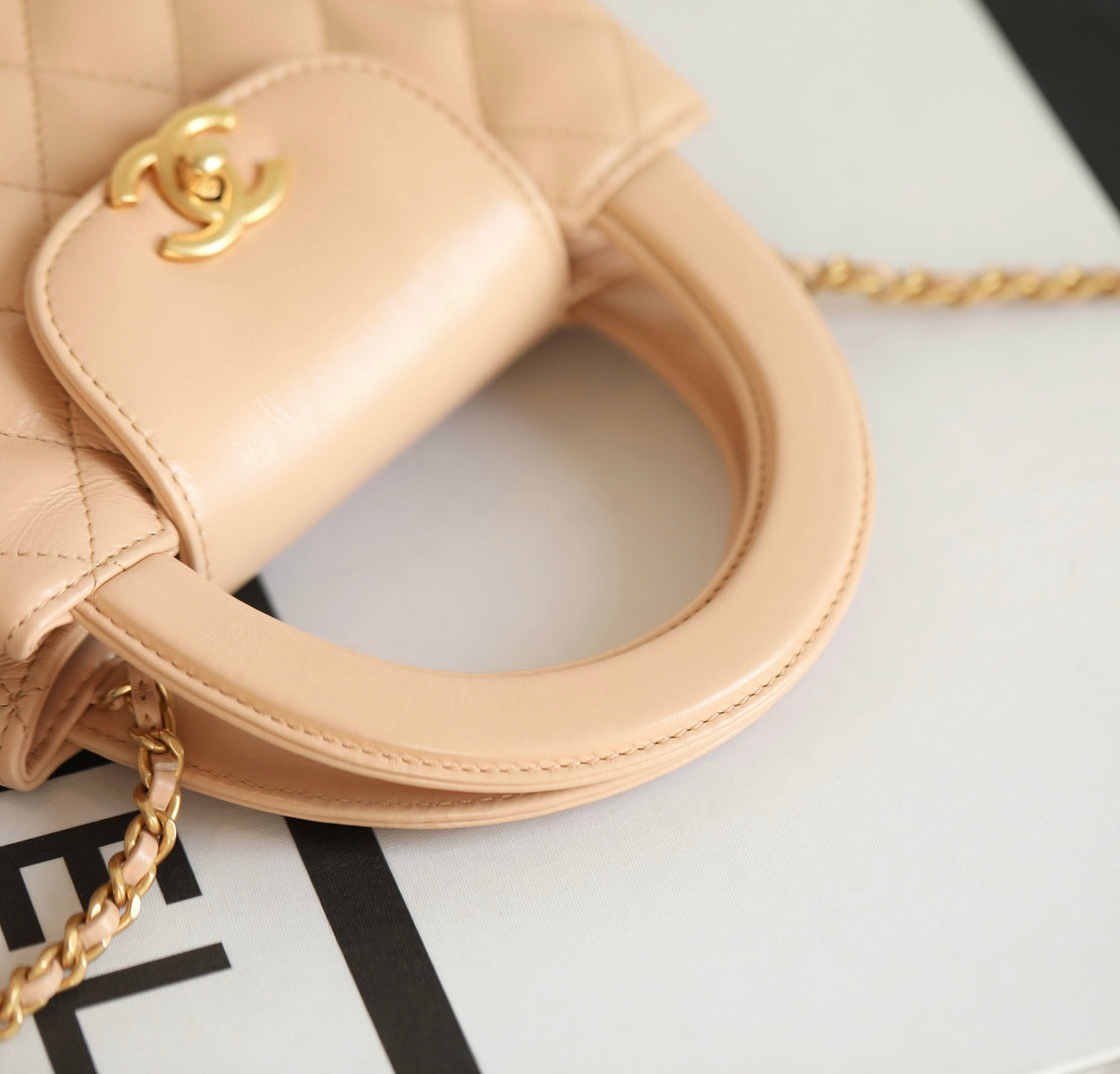 Sac cabas Kelly CC 24K Nano 19 cm en cuir d'agneau verni beige
