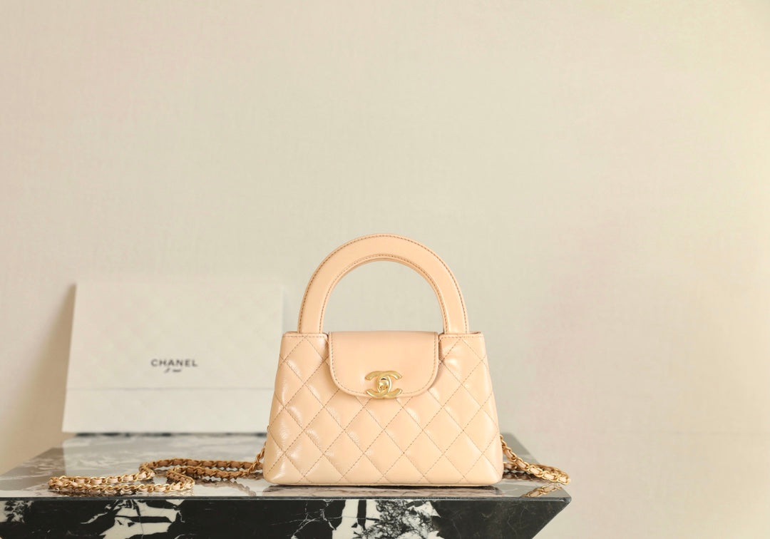 Sac cabas Kelly CC 24K Nano 19 cm en cuir d'agneau verni beige