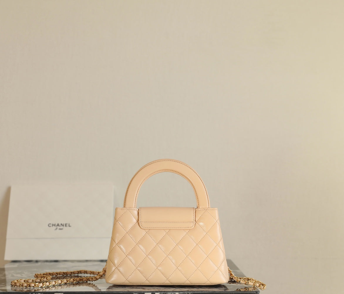 Sac cabas Kelly CC 24K Nano 19 cm en cuir d'agneau verni beige