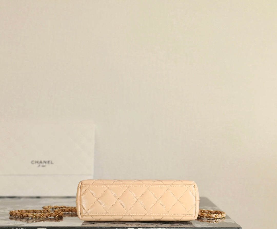 Sac cabas Kelly CC 24K Nano 19 cm en cuir d'agneau verni beige