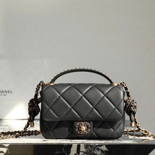 Sac CC 19 25C 18 cm en cuir d'agneau noir avec accessoires dorés