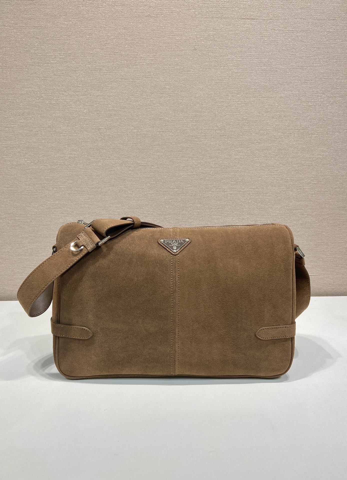 SAC HOBO 35 EN DAIM PAIN D'ÉPICES LOGO ARGENT