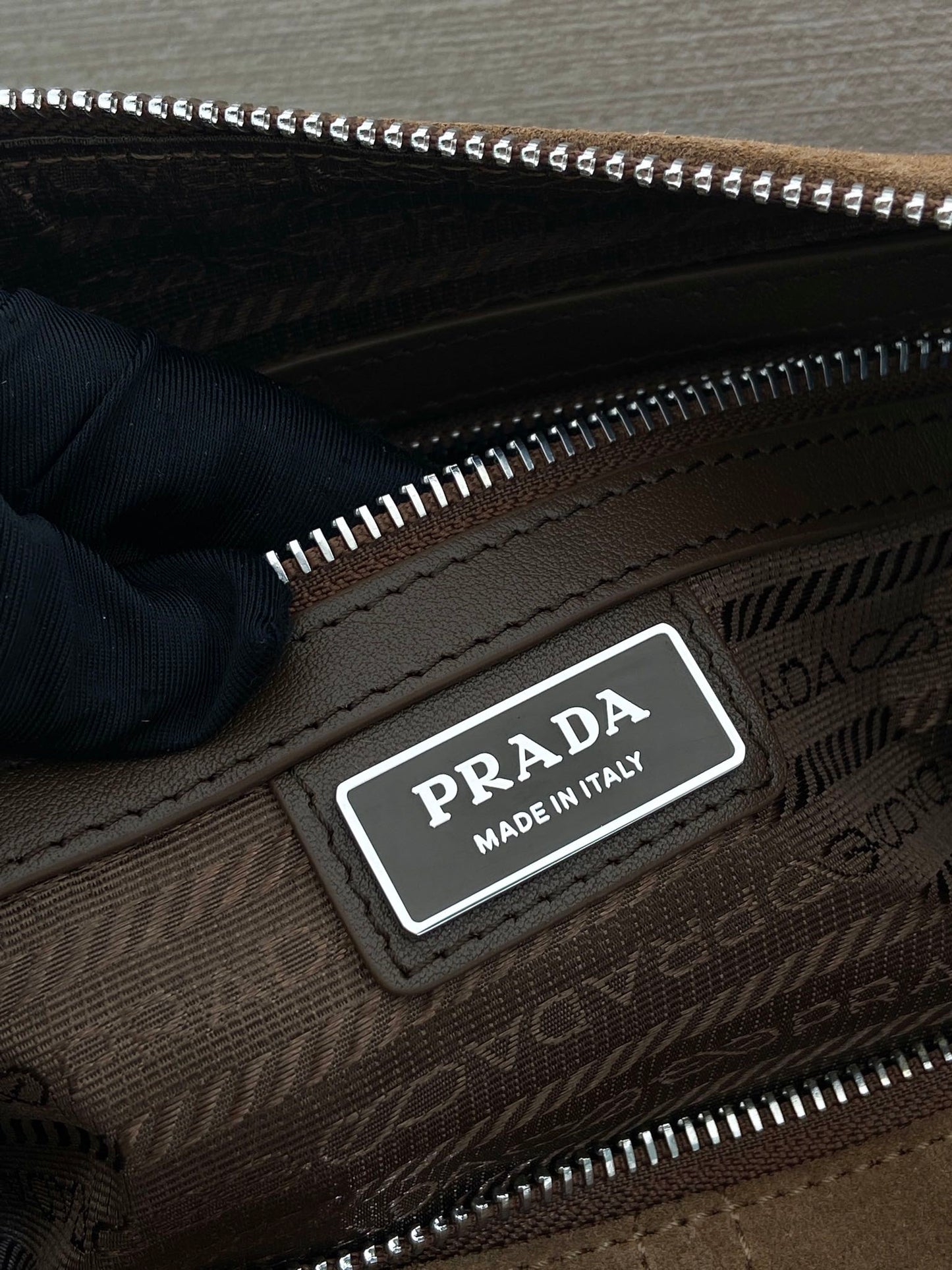 SAC HOBO 35 EN DAIM PAIN D'ÉPICES LOGO ARGENT