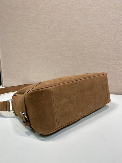 SAC HOBO 35 EN DAIM PAIN D'ÉPICES LOGO ARGENT