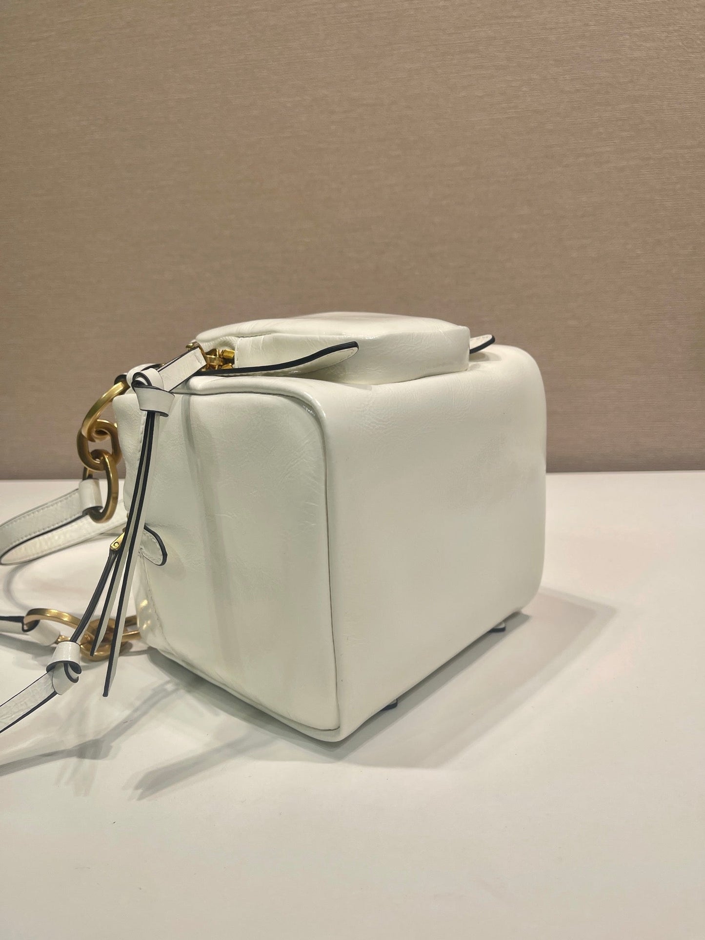 PETIT SAC RECTANGULAIRE 14 EN CUIR D'AGNEAU BLANC HUILE-CIRE QUINCAILLERIE DORÉE