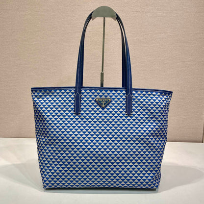 SAC CABAS 33 EN TISSU BRODÉ À MOTIF TRIANGLE BLEU ET BLANC