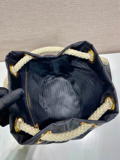 バケットバッグ 28インチ ブラック RE-NYLON ゴールドロゴ