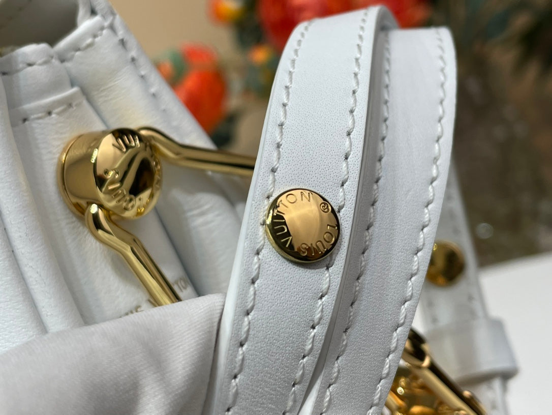 LV x TM Coussin BB 21 cm en cuir d'agneau blanc multicolore avec monogramme en relief