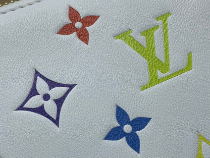 LV x TM Coussin BB 21 cm en cuir d'agneau blanc multicolore avec monogramme en relief