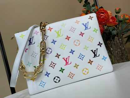 LV x TM Coussin BB 21 cm en cuir d'agneau blanc multicolore avec monogramme en relief