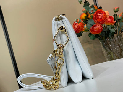LV x TM Coussin BB 21 cm en cuir d'agneau blanc multicolore avec monogramme en relief