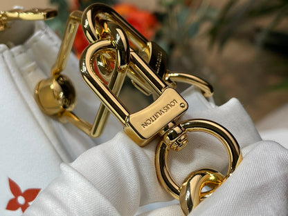 LV x TM Coussin BB 21 cm en cuir d'agneau blanc multicolore avec monogramme en relief