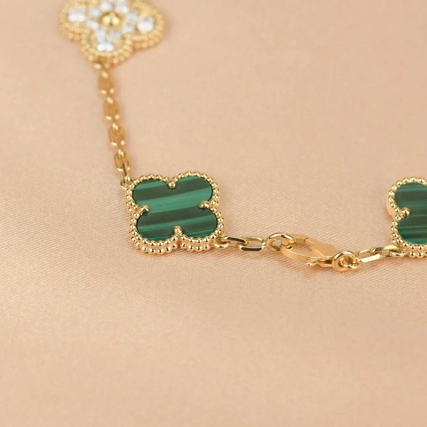 CLOVER 5 MOTIF MALACHITE BRACELET COLLECTION