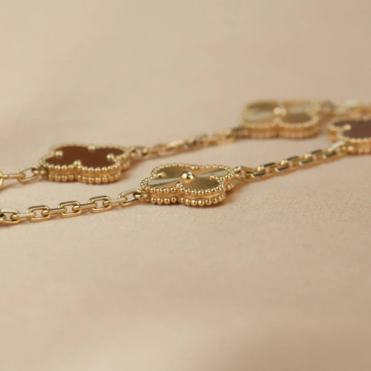 CLOVER 5 MOTIF RED CORNELIAN BRACELET COLLECTION