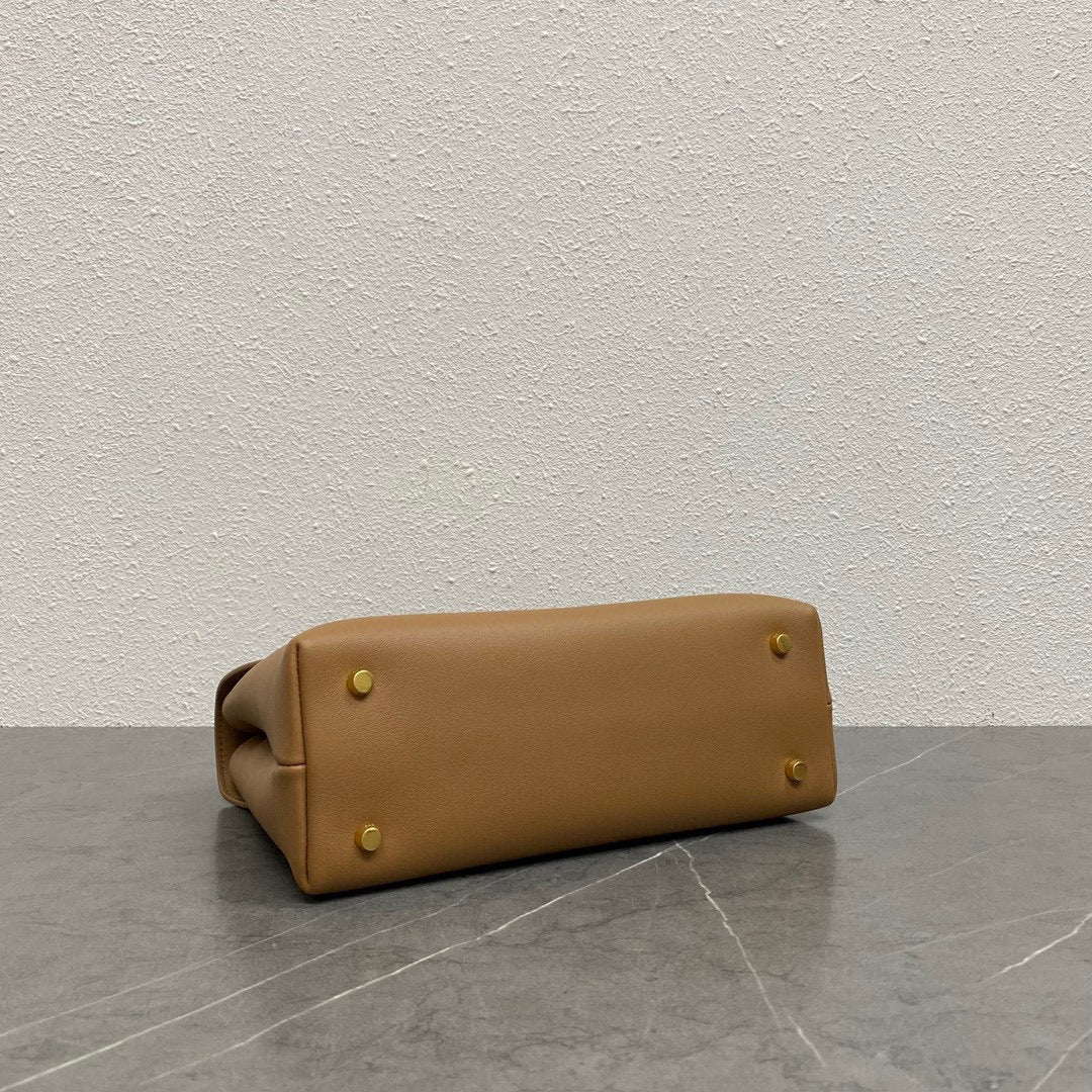 Celin Medium Nino 25 cm en cuir de veau marron avec finitions dorées