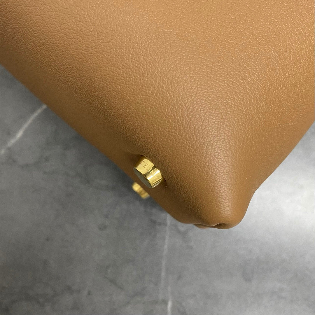 Celin Medium Nino 25 cm en cuir de veau marron avec finitions dorées