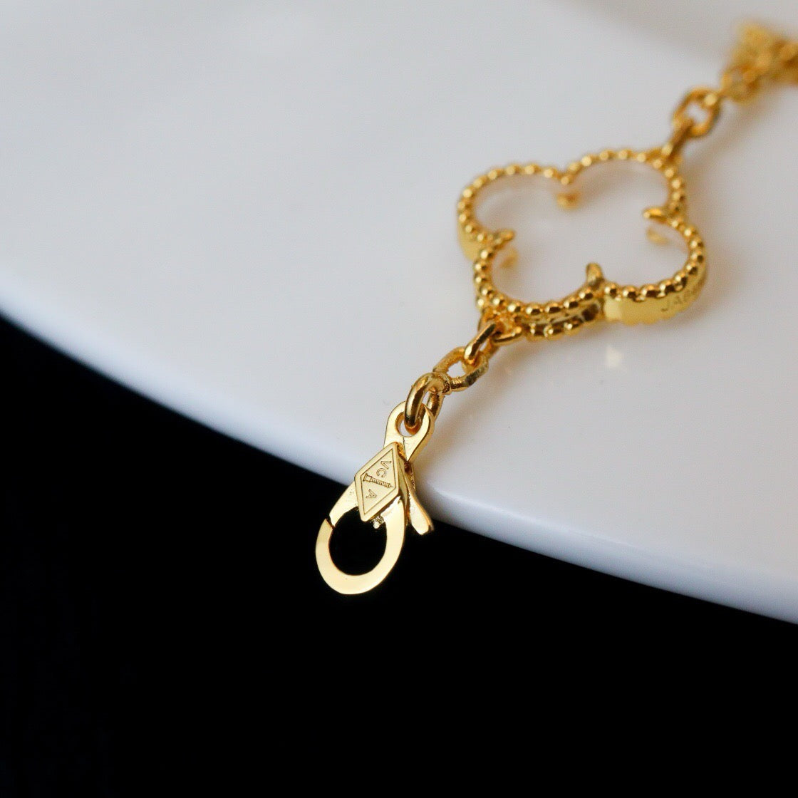 CLOVER 5 MOTIF ROCK CRYSTAL BRACELET