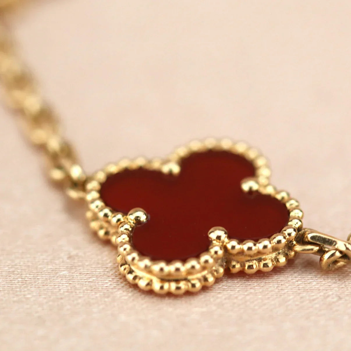CLOVER 5 MOTIF RED CORNELIAN BRACELET COLLECTION