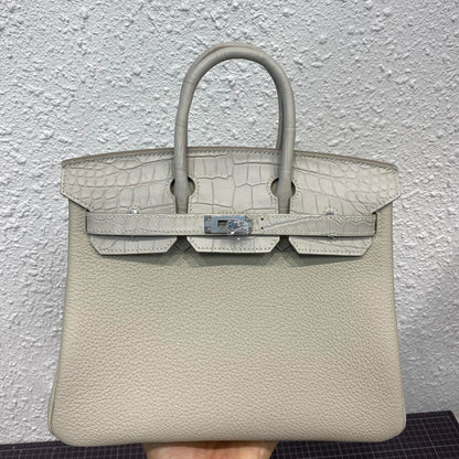 HM BIRKIN 25CM GRIS PERLE CUIR CROCODILE ET TOGO QUINCAILLERIE ARGENTÉE