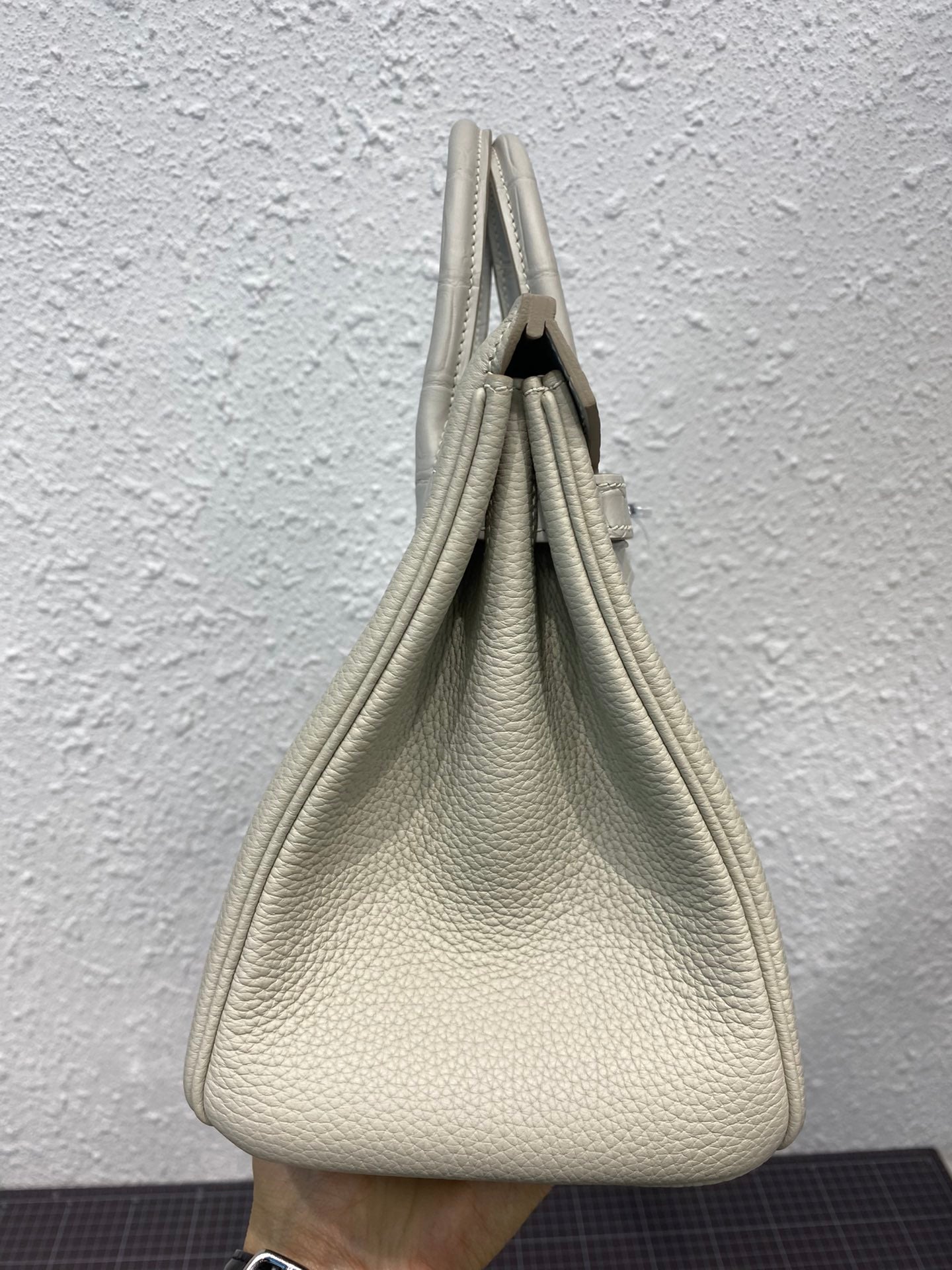 HM BIRKIN 25CM GRIS PERLE CUIR CROCODILE ET TOGO QUINCAILLERIE ARGENTÉE