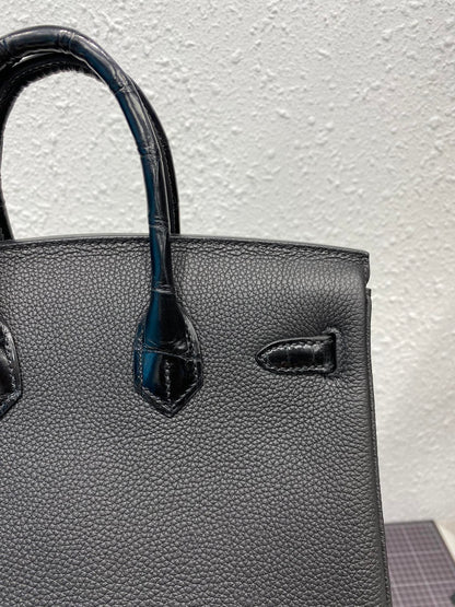 Sac HM Birkin 30 cm en cuir de crocodile noir et Togo, finitions dorées