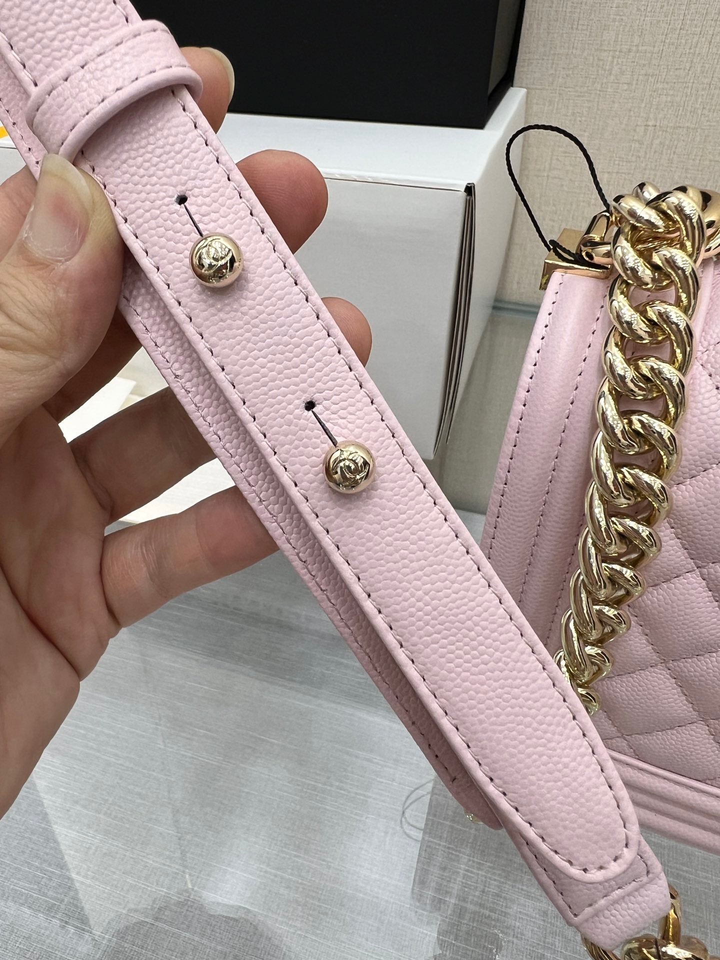 SAC GARÇON MOYEN 25 ROSE CLAIR CAVIAR QUINCAILLERIE OR