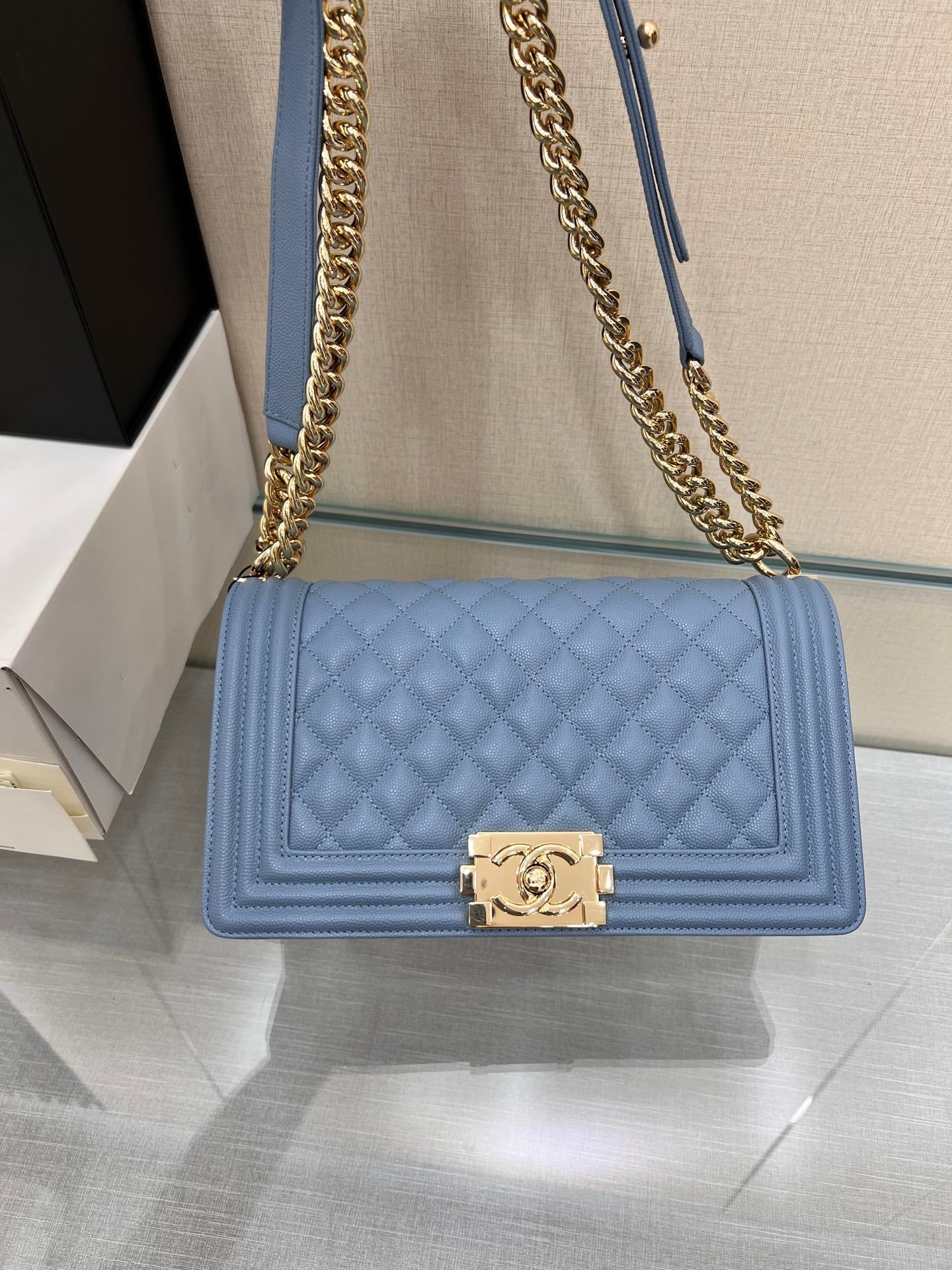 ボーイズバッグ ミディアム 25 クラウドブルー キャビア ゴールドハードウェア