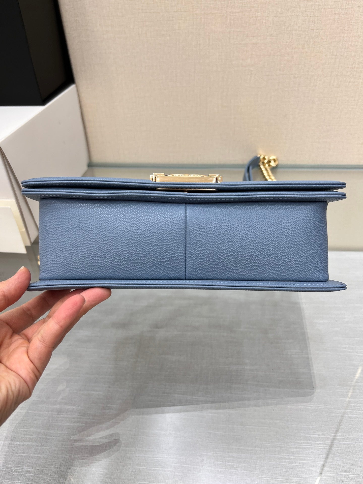ボーイズバッグ ミディアム 25 クラウドブルー キャビア ゴールドハードウェア