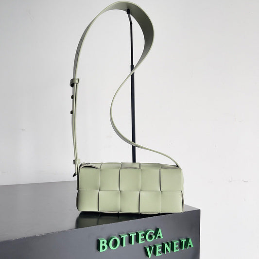 BV PETITE BRIQUE 24CM PEAU D'AGNEAU VERT CLAIR 