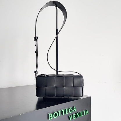 BV PETITE BRIQUE 24CM PEAU D'AGNEAU NOIRE 