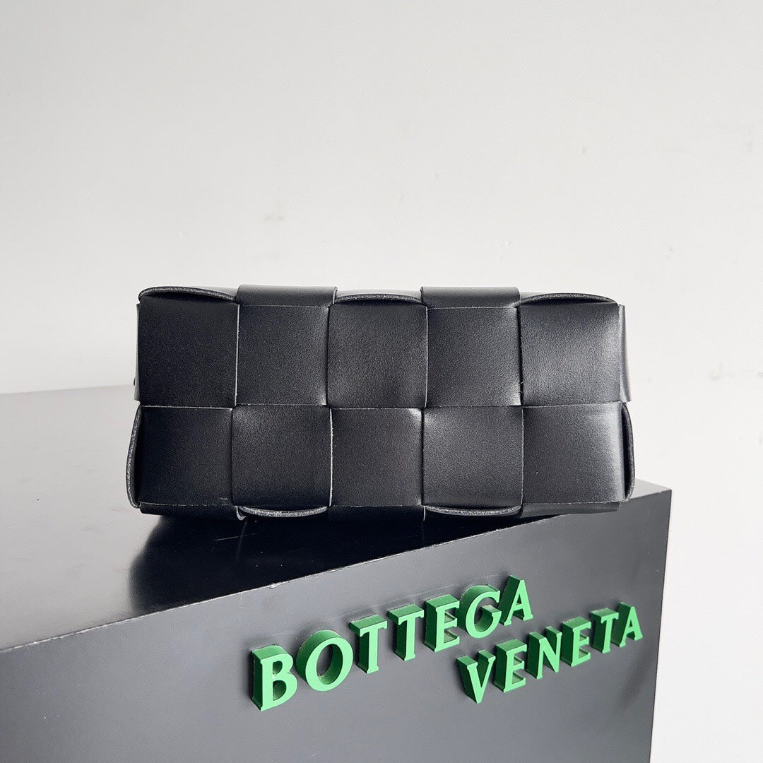 BV PETITE BRIQUE 24CM PEAU D'AGNEAU NOIRE 