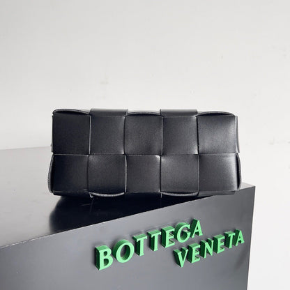 BV PETITE BRIQUE 24CM PEAU D'AGNEAU NOIRE 