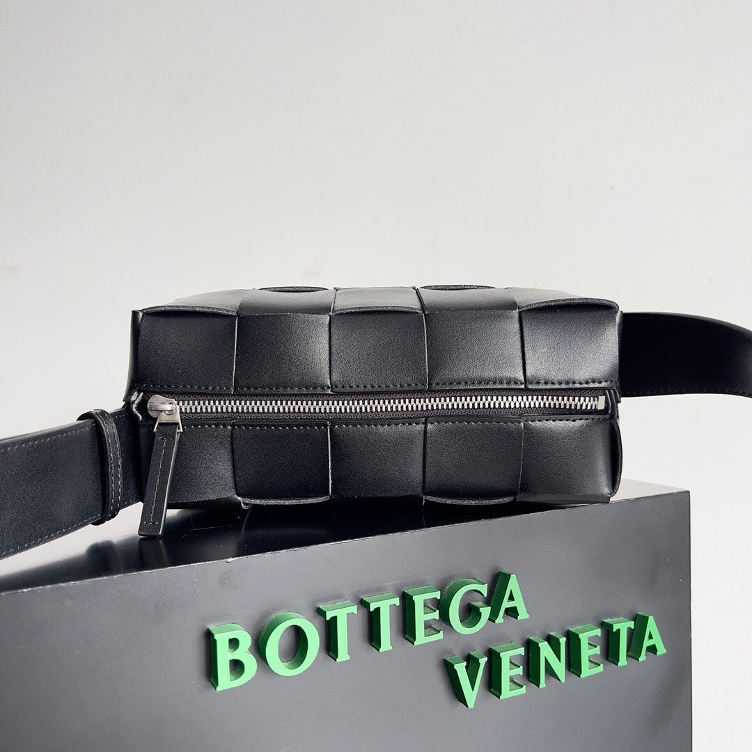 BV PETITE BRIQUE 24CM PEAU D'AGNEAU NOIRE 