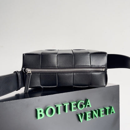 BV PETITE BRIQUE 24CM PEAU D'AGNEAU NOIRE 