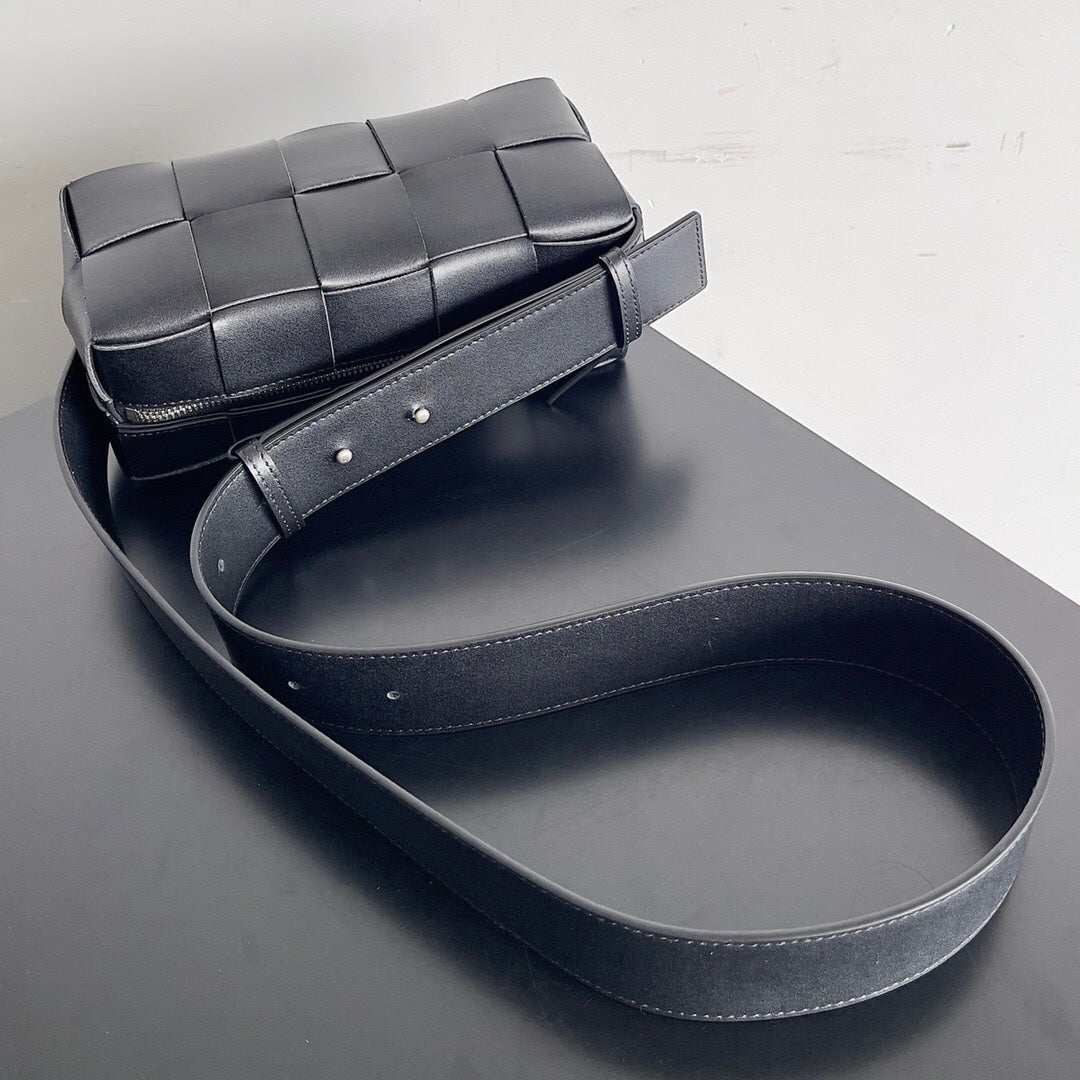 BV PETITE BRIQUE 24CM PEAU D'AGNEAU NOIRE 