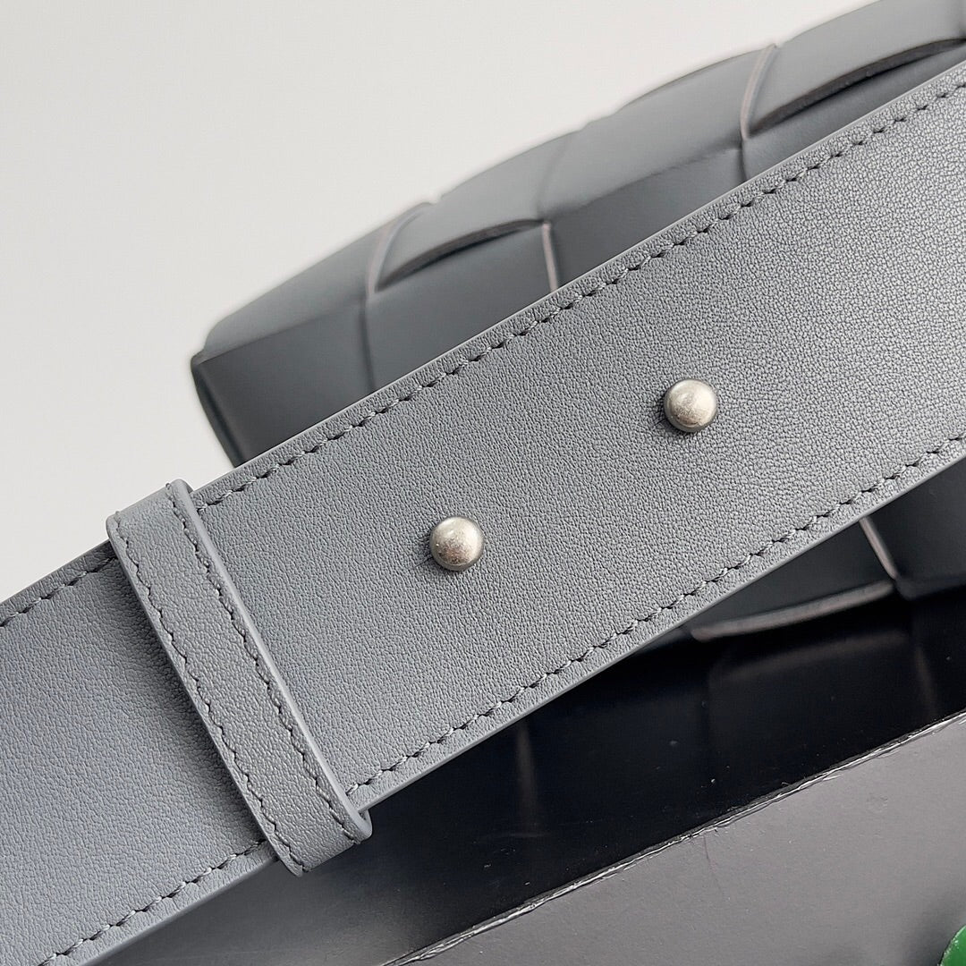 BV スモールブリック 24cm グレー ラムスキン
